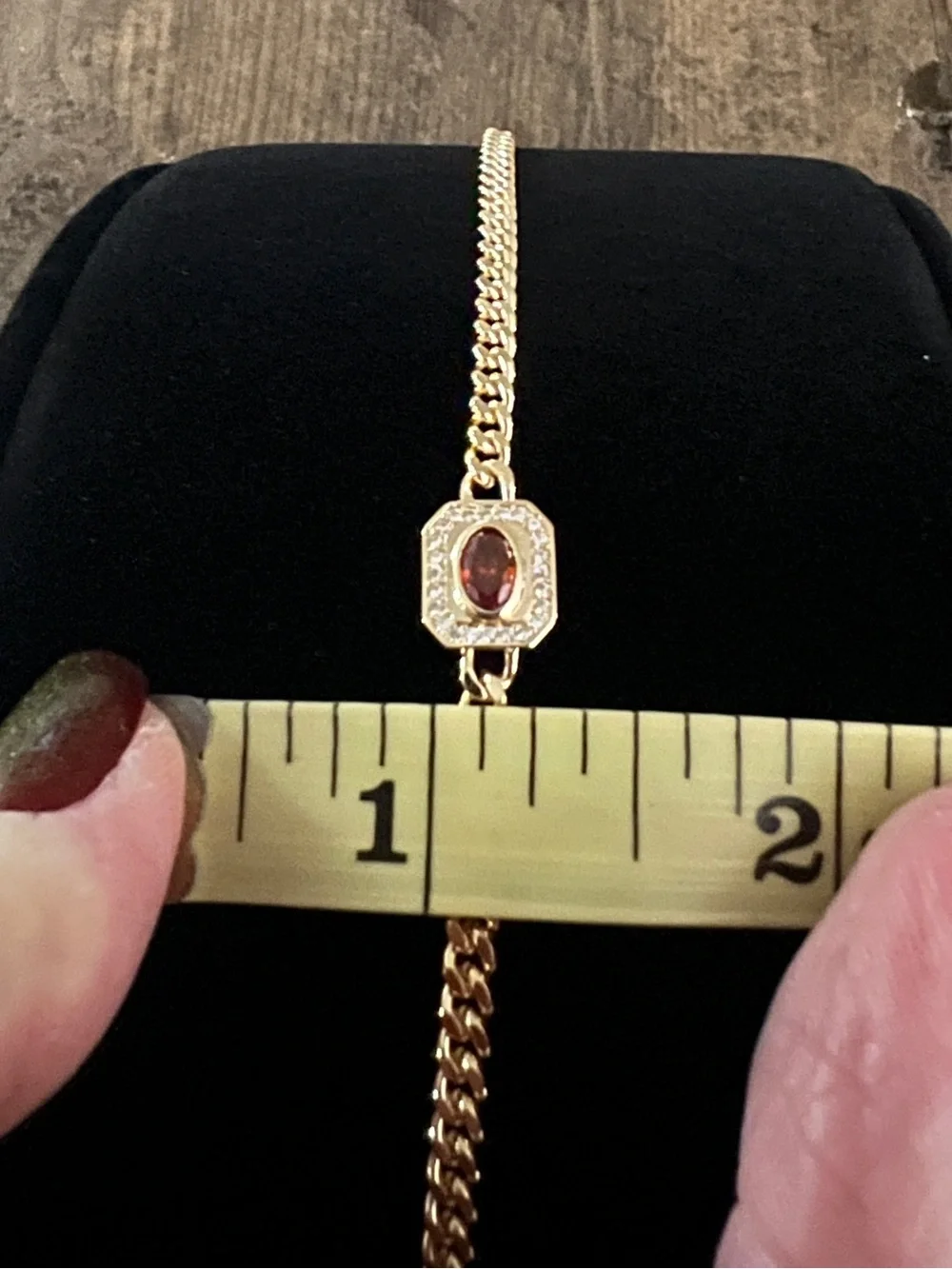 847. NWT PRETTY BIRD Tarnish-Proof Red Stone Cuban Bracelet in Gold 8.5”